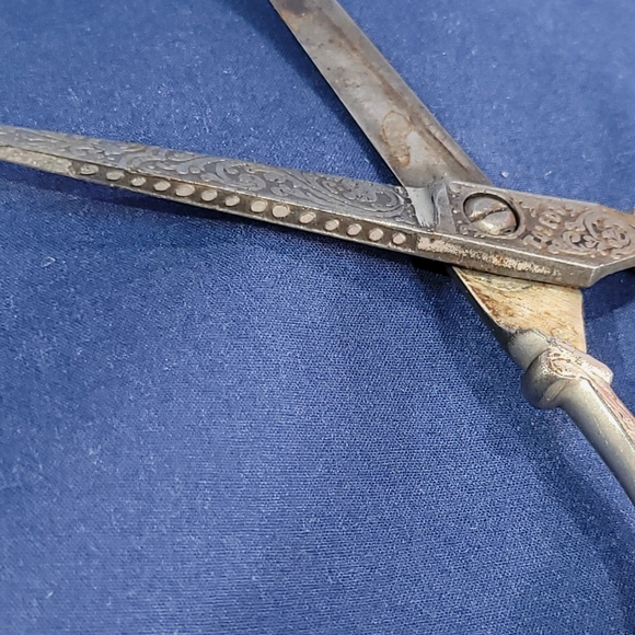 Vintage Spanish Toledo Etched Sewing Scissors - Picture 3 of 11